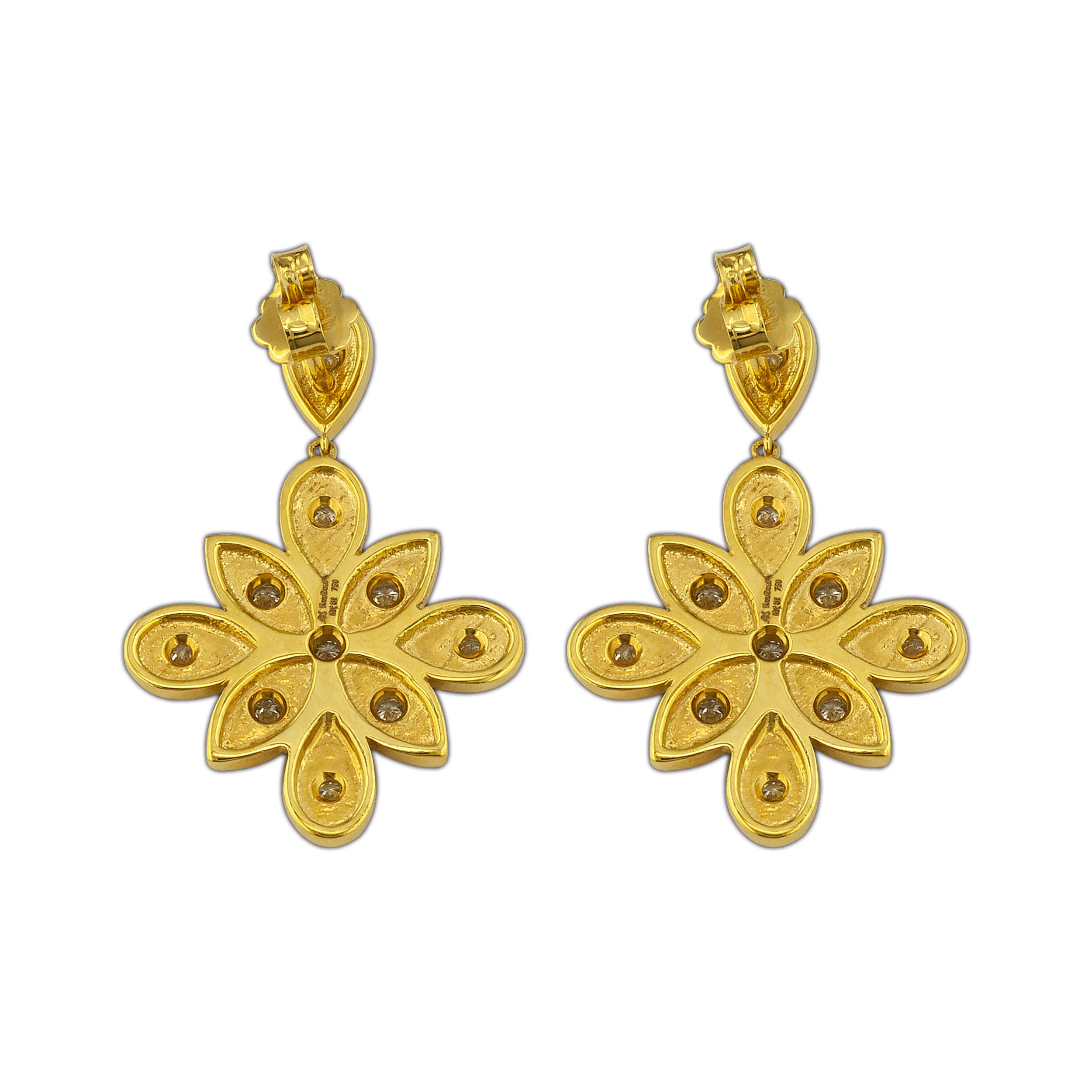 classical earrings made from k18 gold and diamonds